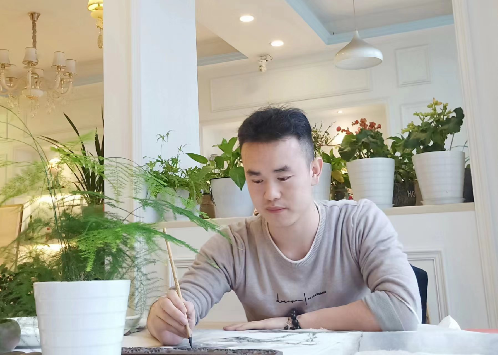 ���Σ����ɺ�Ҷ��Ժ�о�Ա��